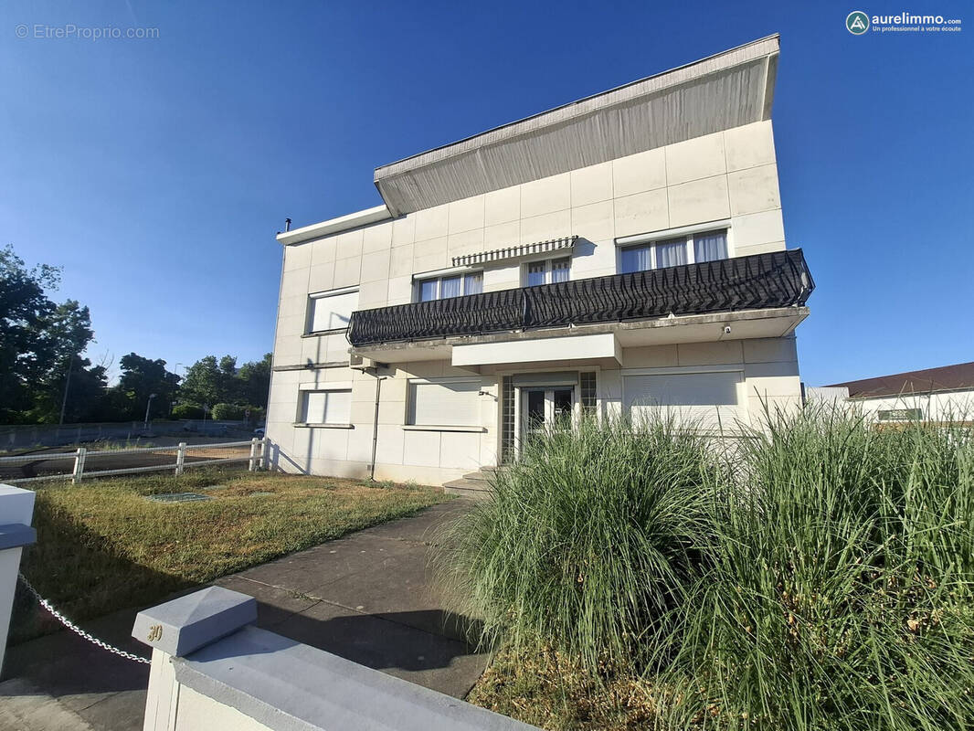 façade avant - Appartement à MONTLUCON