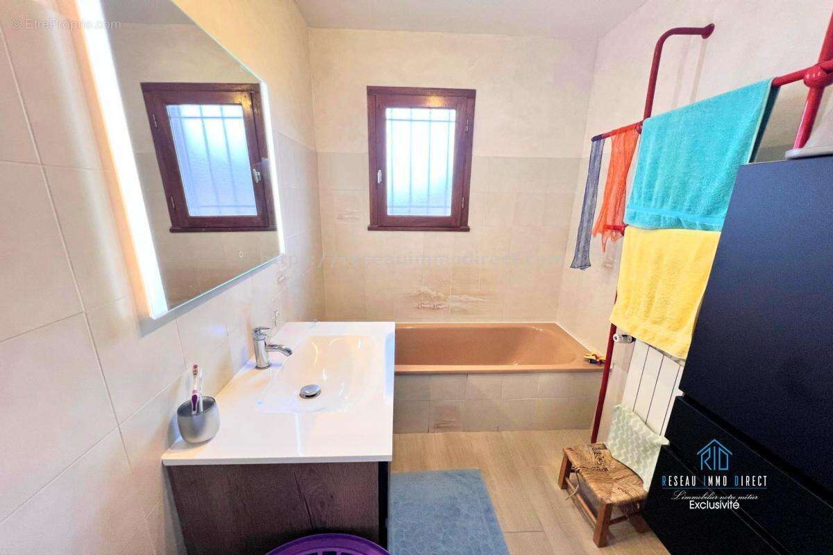 Maison à SAINT-SIMEON-DE-BRESSIEUX