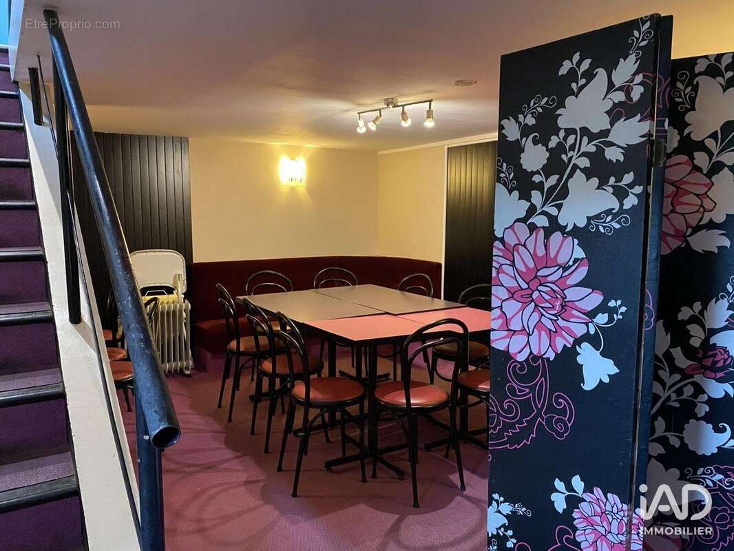 Photo 6 - Commerce à FOUGERES