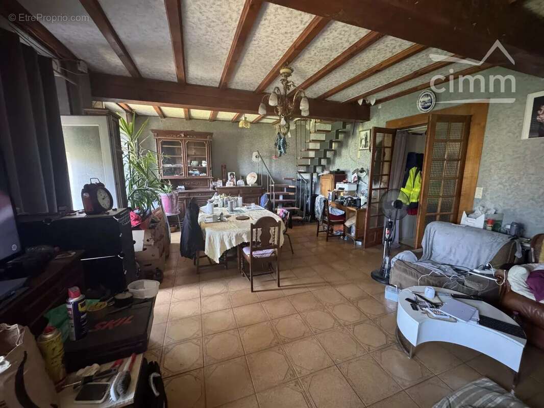 Maison d'habitation avec dépendances et jardin - photo 4