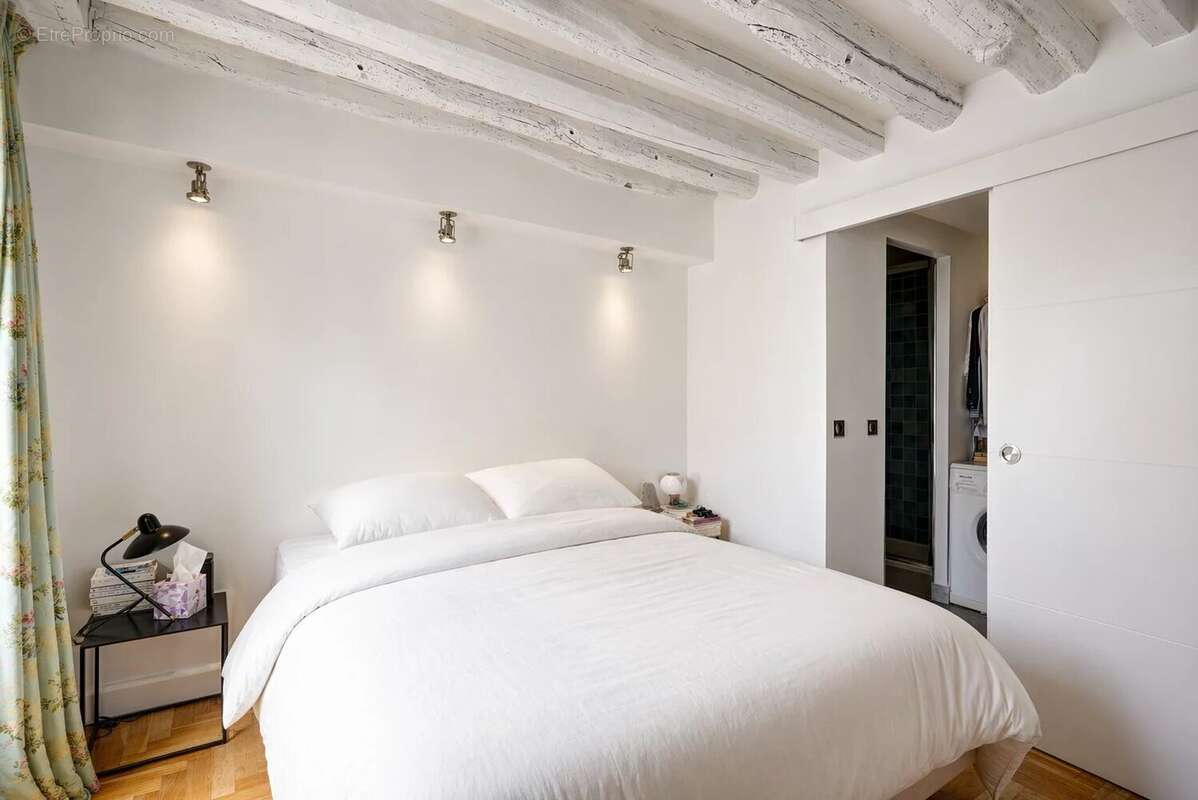 Appartement à PARIS-3E