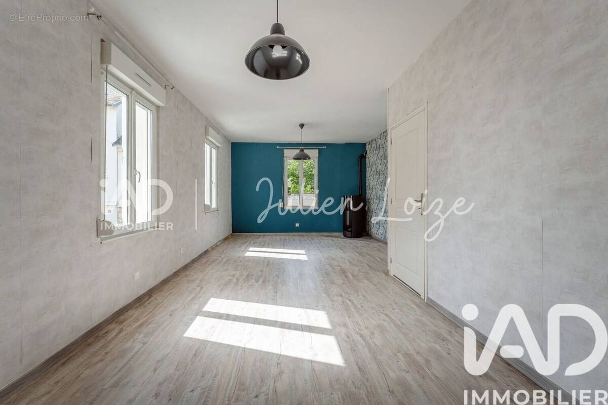 Photo 1 - Maison à VILLENEUVE-SAINT-GERMAIN
