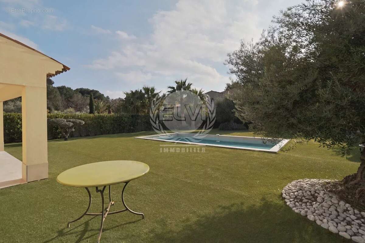 Maison à PLAN-DE-LA-TOUR