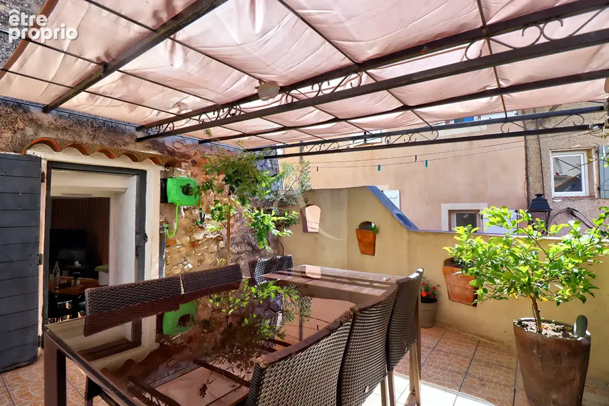 Maison de village avec terrasse, garages, cave a rians - photo 2