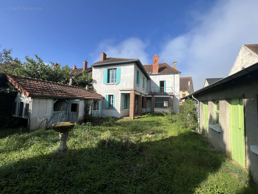 Maison à GENELARD