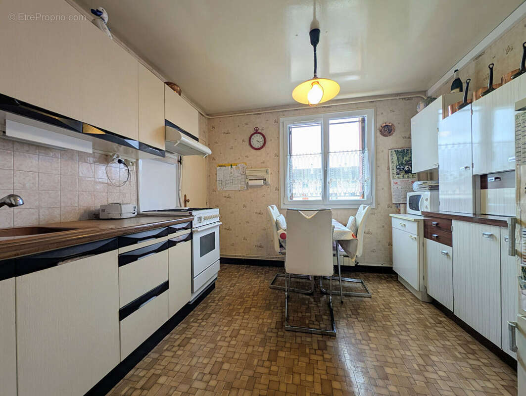 Appartement à LE MESNIL-LE-ROI