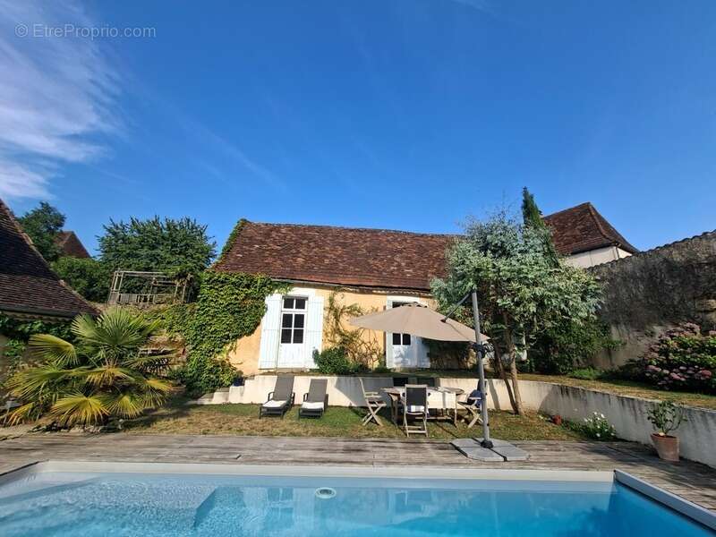 Maison de village en pierre - avec piscine - une annexe- au Bugue(24) - photo 9