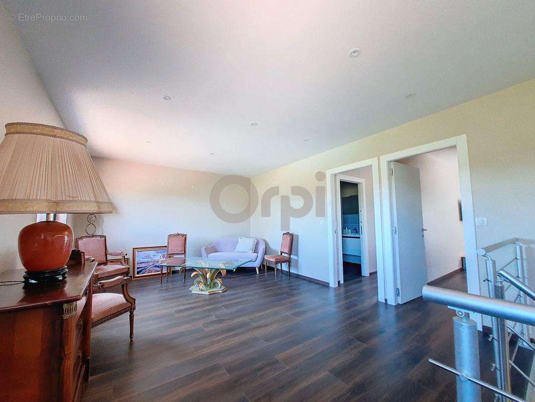 Propriété de Prestige avec Piscine spa et Terrain de tennis à Roquebrune-sur-Argens - photo 12