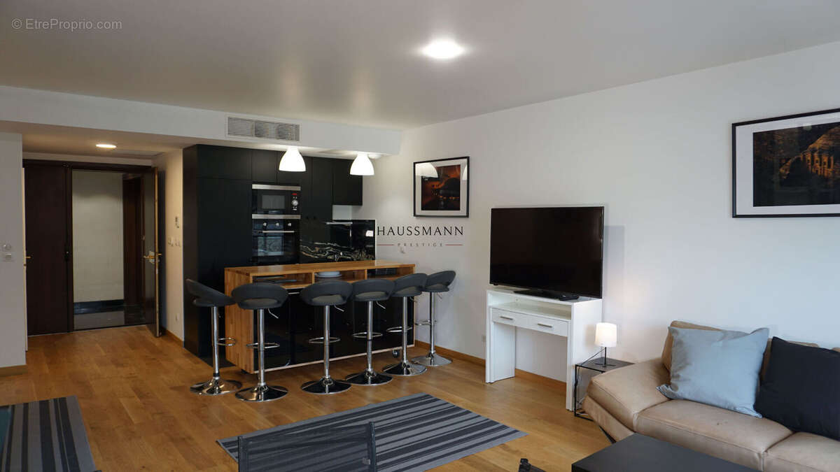 Appartement à NEUILLY-SUR-SEINE