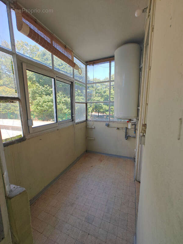Appartement Toulon Est 4 pièces 68 m2 avec balcon, ascenseur et cave dans résidence sécurisée avec stationnement - photo 6