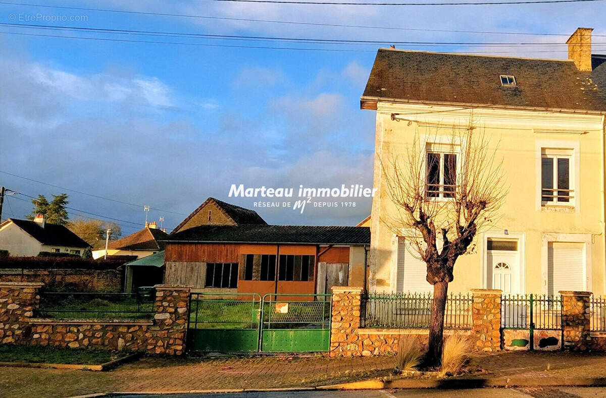 Maison à SAINT-COSME-EN-VAIRAIS