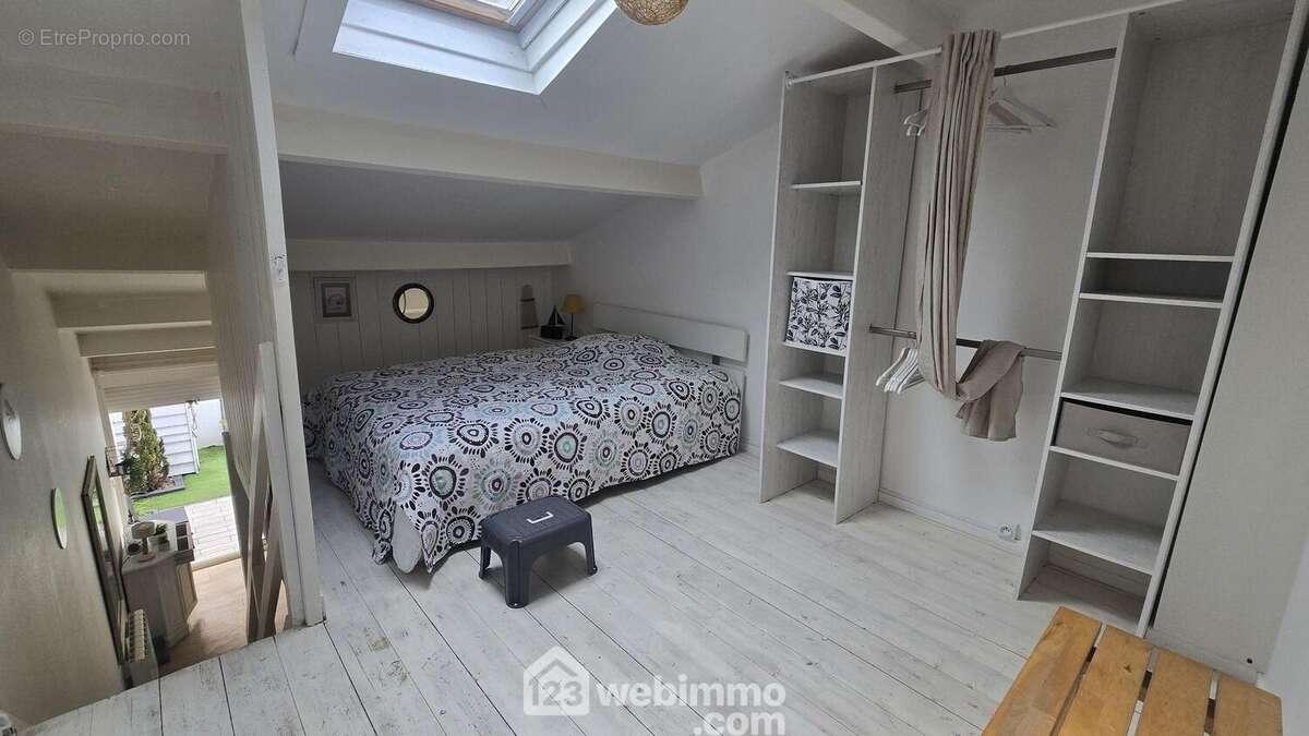 Belle chambre à l'étage - Maison à TALMONT-SAINT-HILAIRE