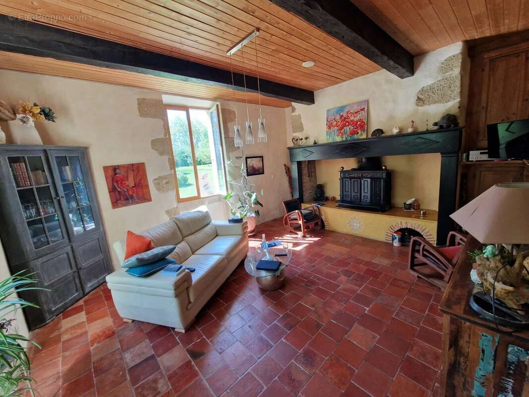 Maison à VIC-FEZENSAC