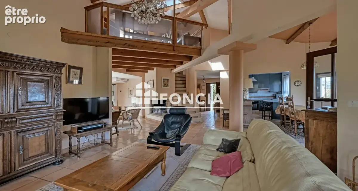 La Chamberte - Villa d'architecte T5 avec piscine à 300m de la ligne 5 ! - photo 3