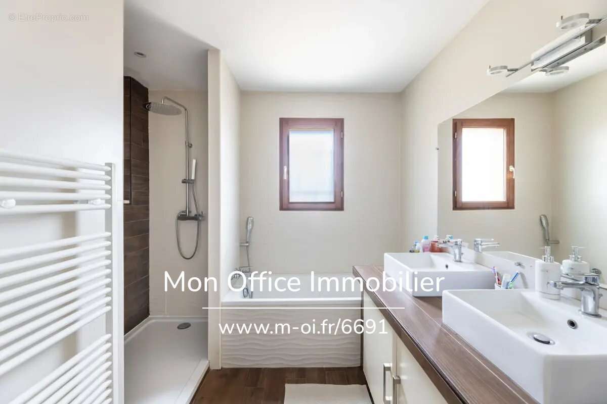 Référence : 7075-ABO - Saint-Cannat – Maison récente de 5 pièces avec jardin, piscine, garage + 3 places de stationnement privat - photo 7
