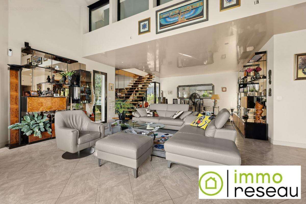 Maison à VILLENEUVE-LE-ROI