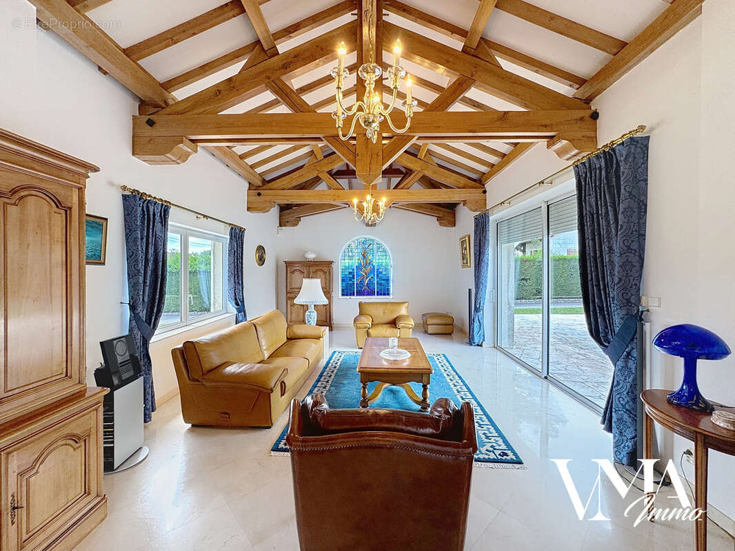 Maison à SAINT-GENIS-LAVAL