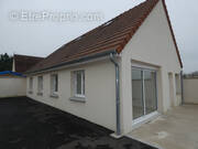 Maison à LAROCHE-SAINT-CYDROINE