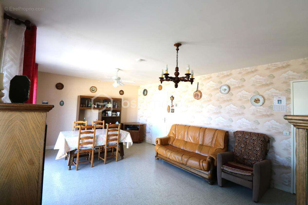 Maison de plain-pied très proche de la gare, 4 pièces, 2 chambres, atelier, dépendances, garage et jardin! - photo 3