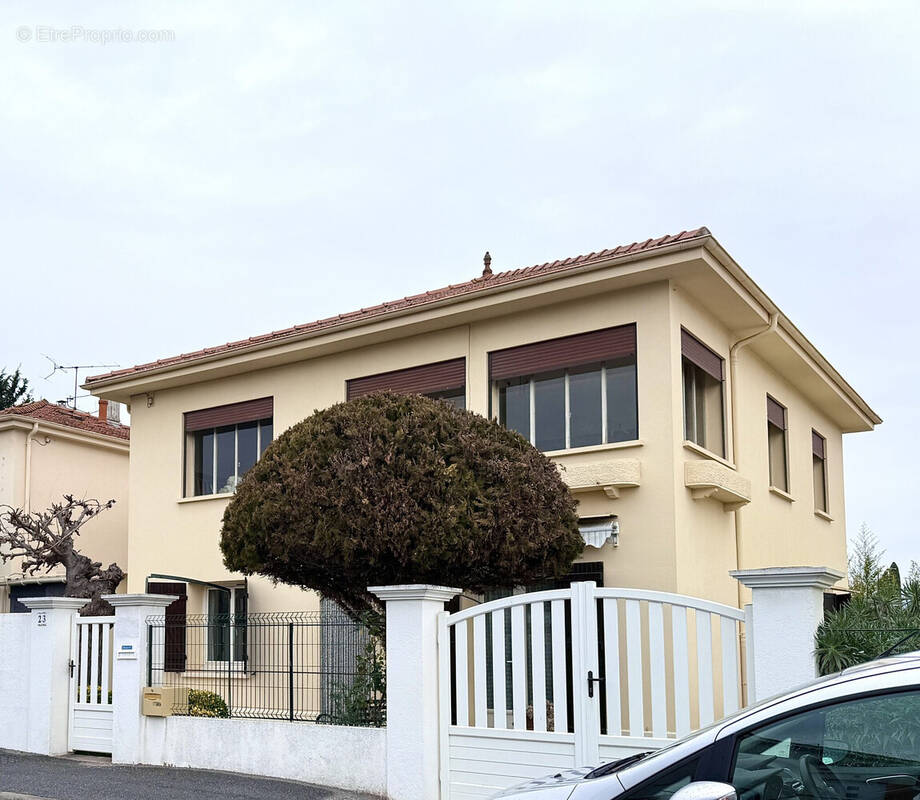 Maison à LE MUY