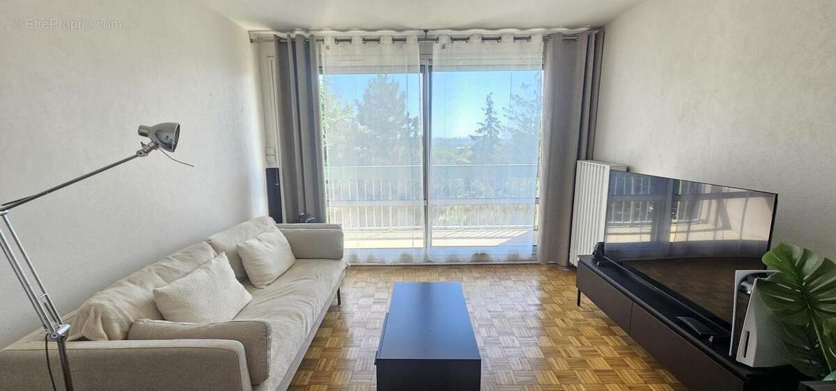 Appartement à SAINT-GENIS-LAVAL