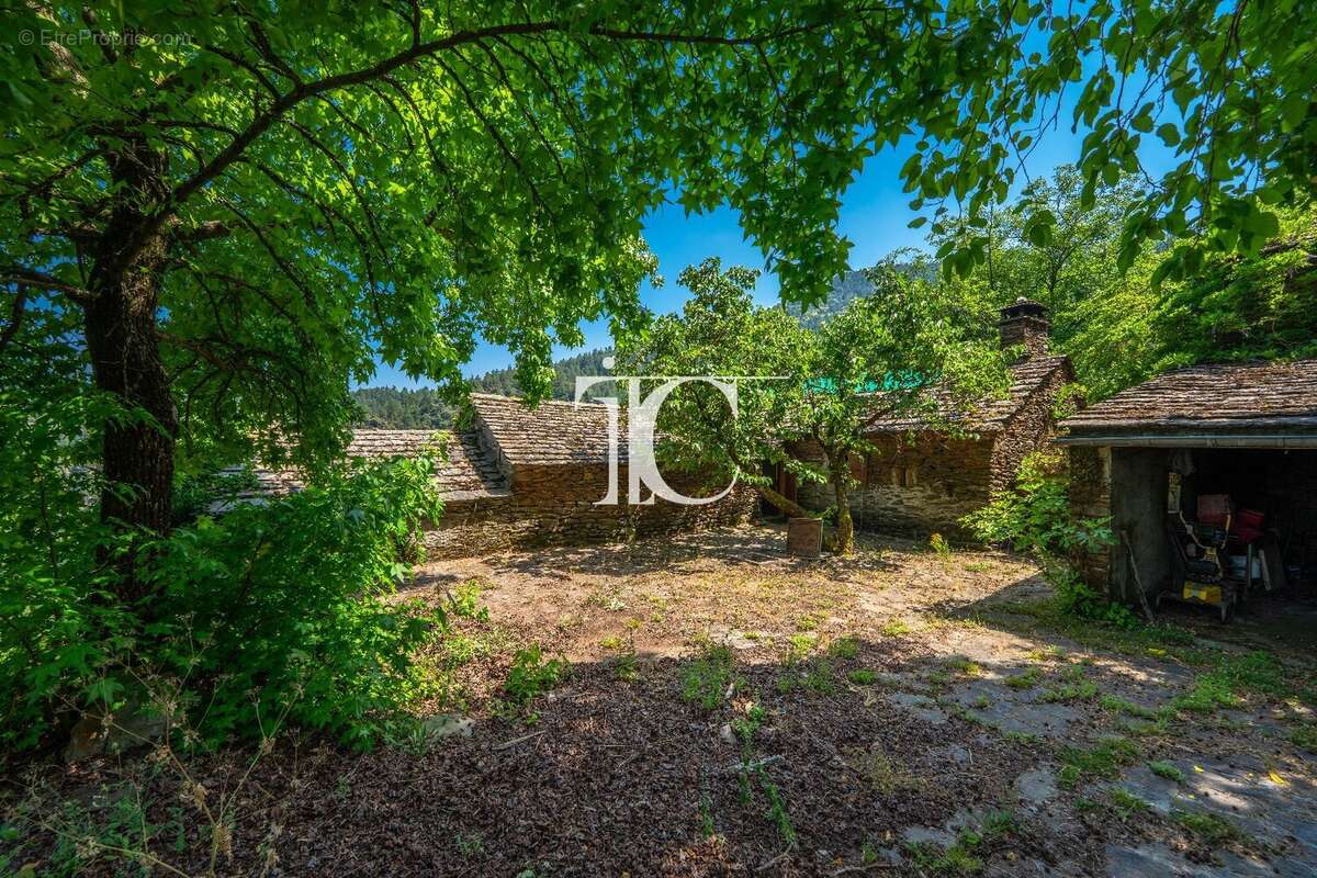 Authentique mas du xviiie à rénover, 29 hectares de terrain - photo 2