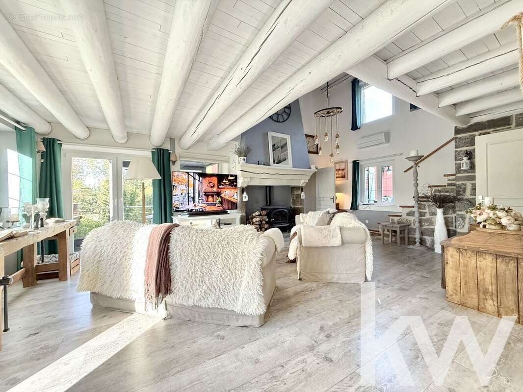 Maison à VERNET-LA-VARENNE