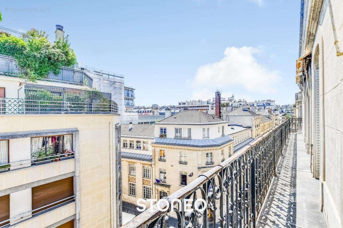 Appartement à PARIS-17E