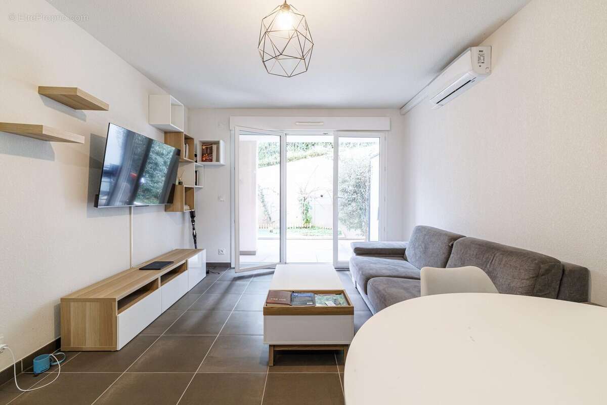 Appartement à SAINT-LAURENT-DU-VAR