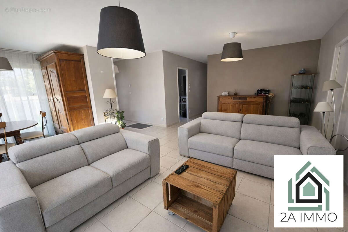 SALON - Maison à VARENNES-SUR-MORGE