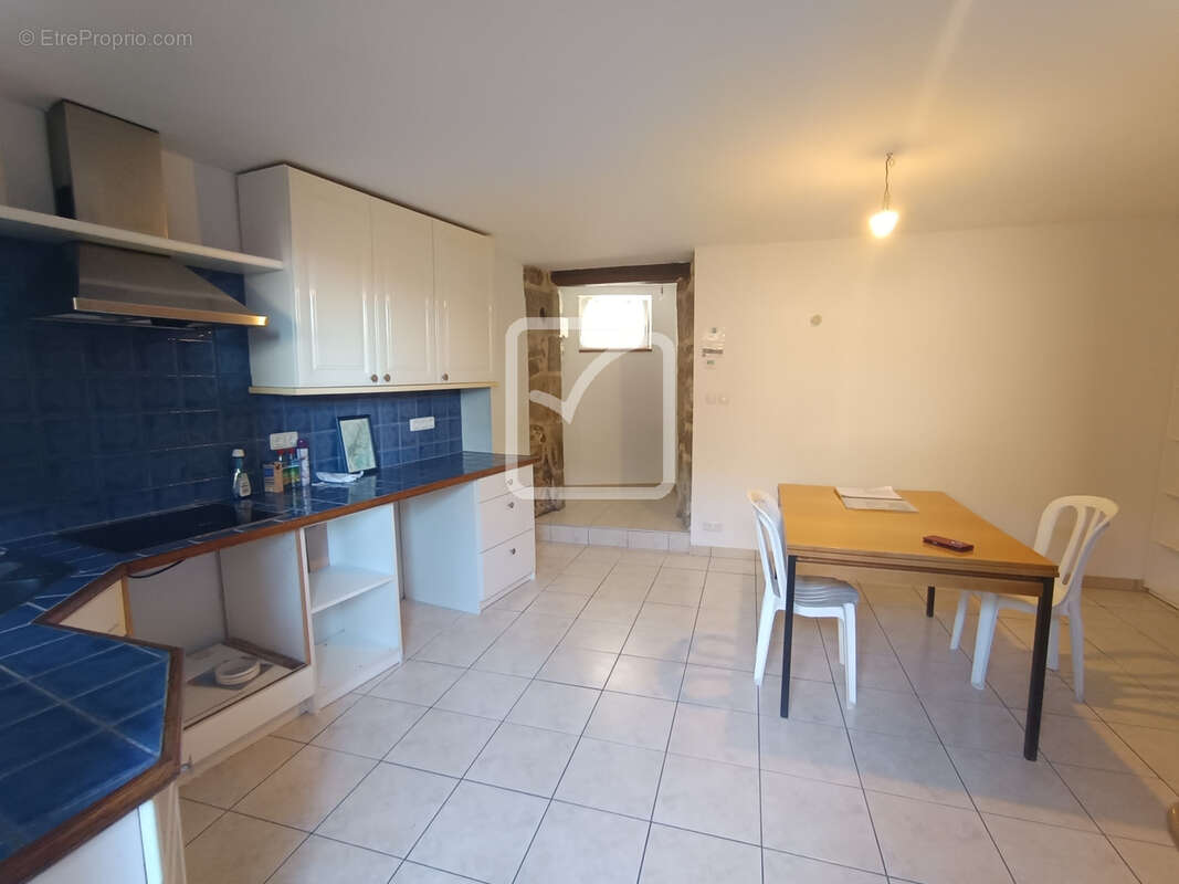 Maison de village rénovée avec terrasse et terrain non attenant - photo 11