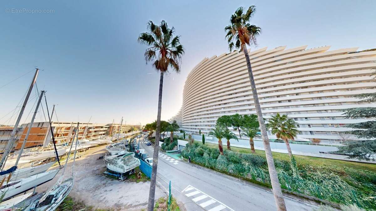 Appartement à VILLENEUVE-LOUBET