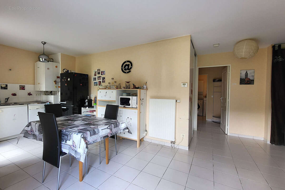 Appartement, résidence récente à Lons le Saunier, 2 CH, terrasse, stationnements, - photo 3