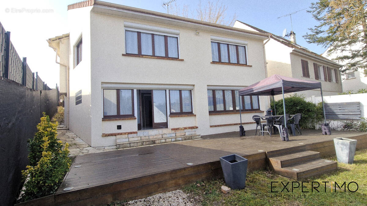 Maison à LINAS