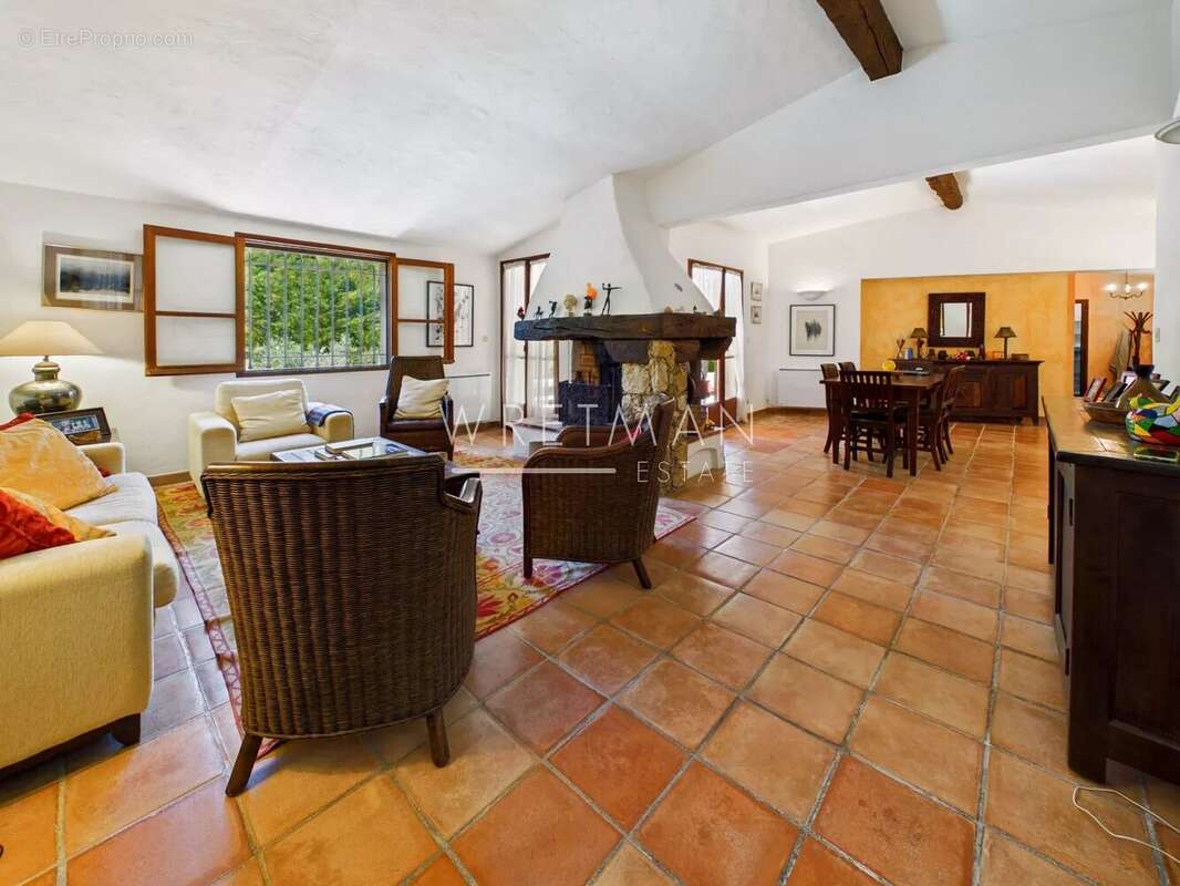 Maison à TOURRETTES-SUR-LOUP