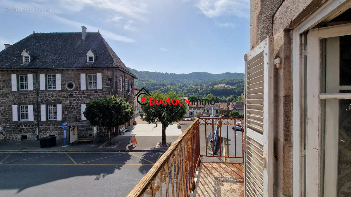 Appartement à VIC-SUR-CERE