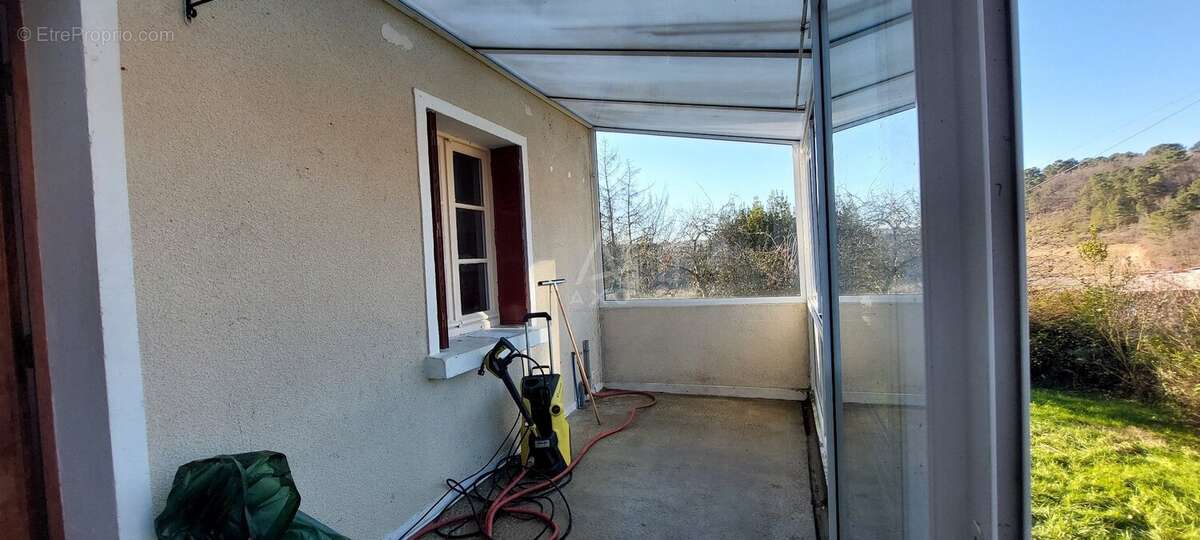 Maison à MANZAC-SUR-VERN