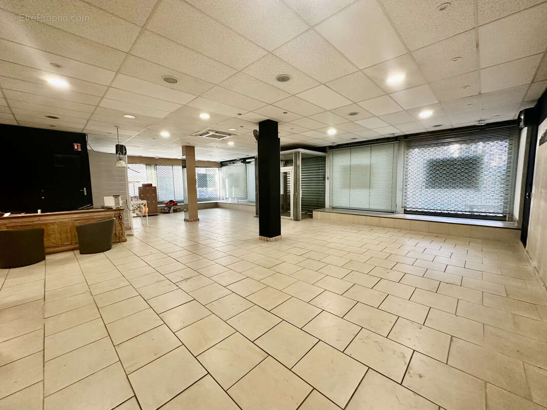 Commerce à PORT-SAINT-LOUIS-DU-RHONE