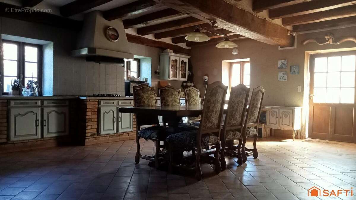 Maison 190 m² à Saint-Pierre-Les-Etieux  - photo 3