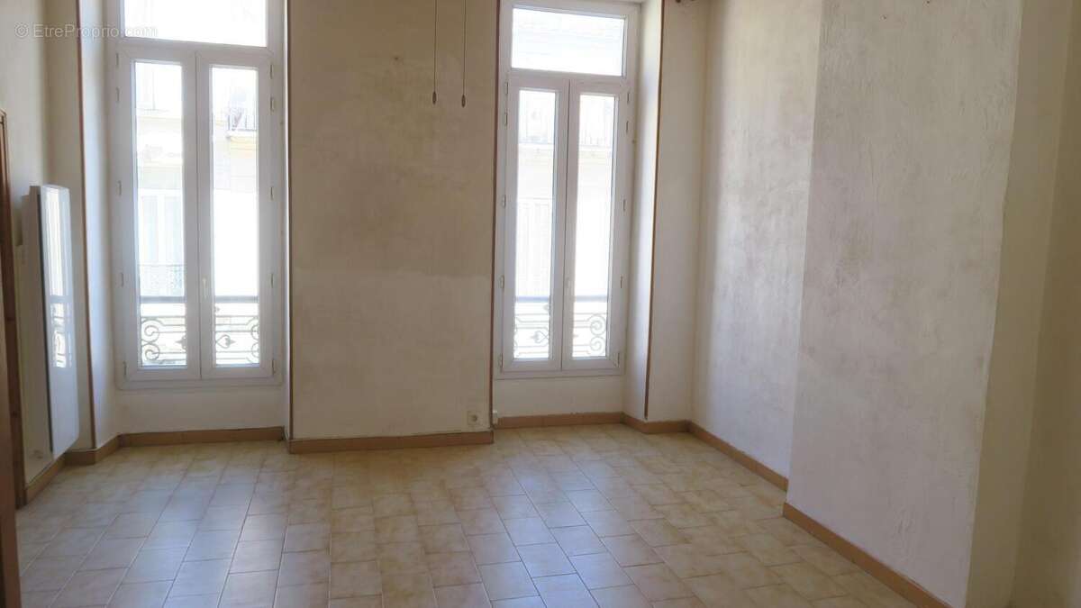 Appartement à MARSEILLE-5E