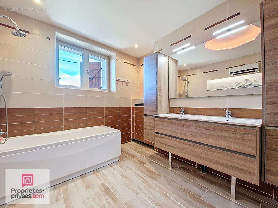 Maison à LES ABRETS