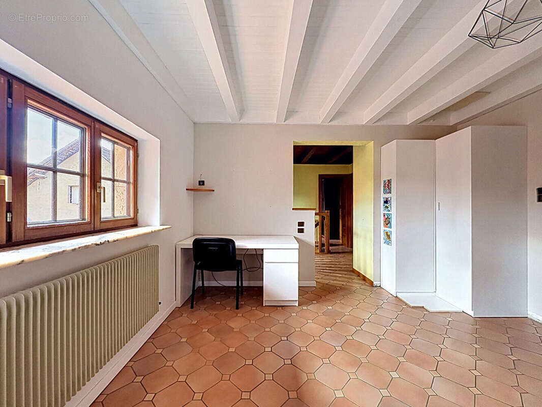 Corps de ferme 176 m² - cour et jardin avec bassin - 5 chambres - photo 7