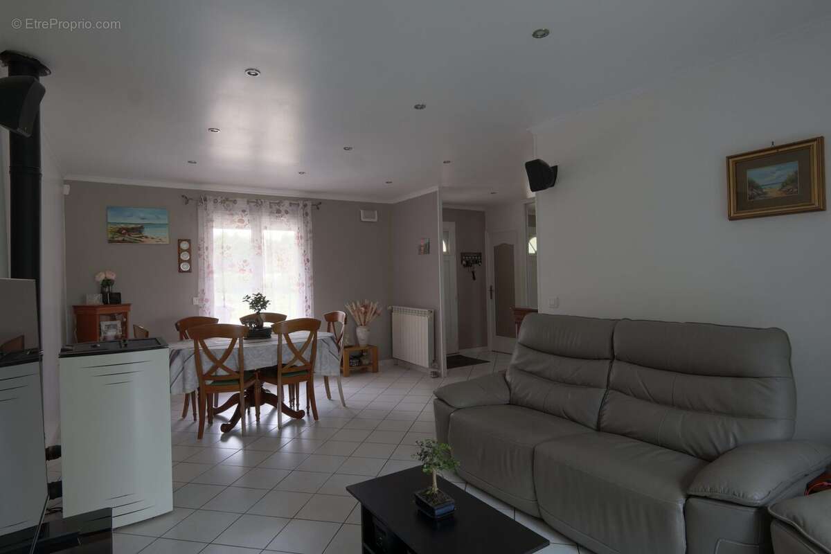Maison 165 m² à Villeneuve-Sur-Yonne  - photo 3