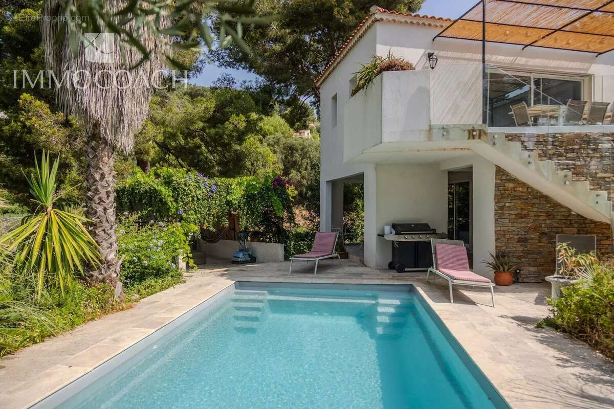 Maison à CARQUEIRANNE