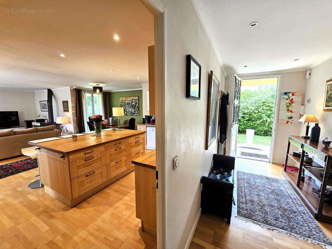 Maison à SAINT-NOM-LA-BRETECHE