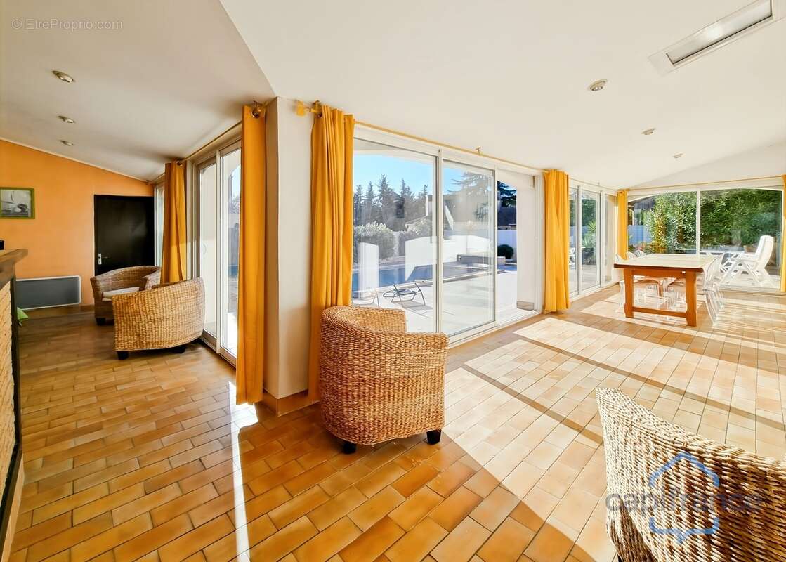 MAISON de 222m² ou double habitation - PISCINE - Terrain arboré de 830m² sans vis-à-vis - CASTRIES (34) - photo 4