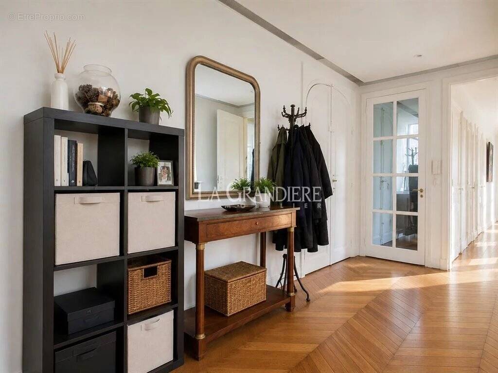 Appartement à PARIS-16E