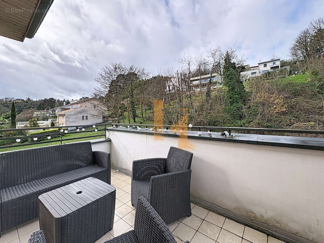 Appartement à NEYRON