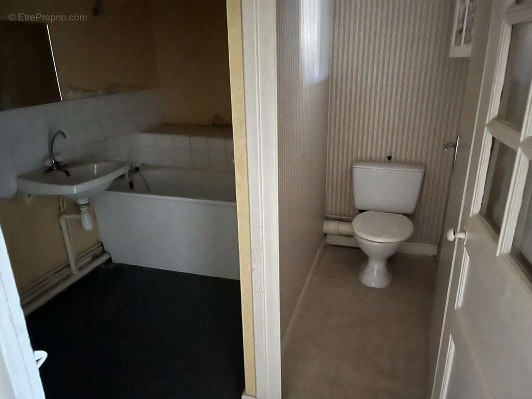 Appartement à COURS-LA-VILLE