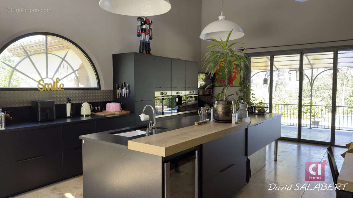 Le Thoronet - Propriété de 195 m² avec vaste réception, dépendance et sous-sol - photo 7